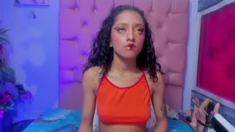 Snapshot of kylie_moan chatting on November 2, 7:00 am KYLIE online show from November 2, 7:00 am