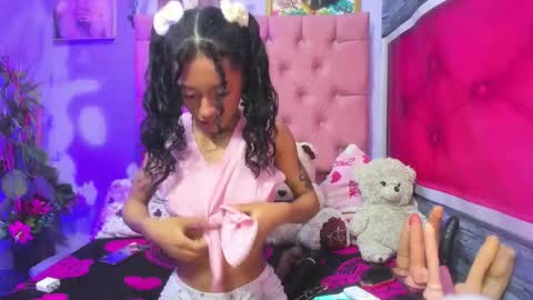 Snapshot of kylie_moan chatting on November 4, 4:22 am KYLIE online show from November 4, 4:22 am