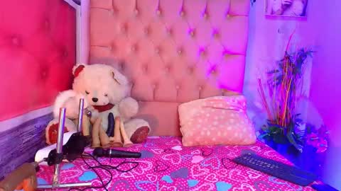 Snapshot of kylie_moan chatting on December 16, 5:51 pm KYLIE online show from December 16, 5:51 pm