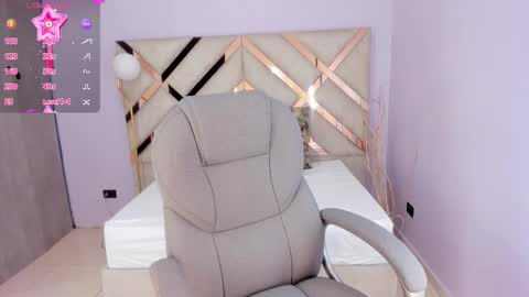 Kylie Reyes  online show from February 23, 7:33 pm