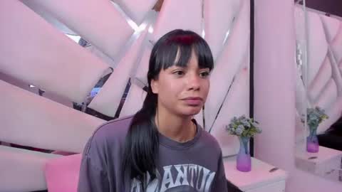 Snapshot of kylie_sexx chatting on June 17, 4:04 am kylie online show from June 17, 4:04 am