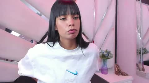 Snapshot of kylie_sexx chatting on June 21, 3:20 am kylie online show from June 21, 3:20 am