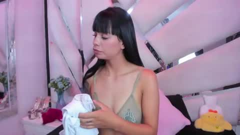 Snapshot of kylie_sexx chatting on June 28, 3:01 am kylie online show from June 28, 3:01 am