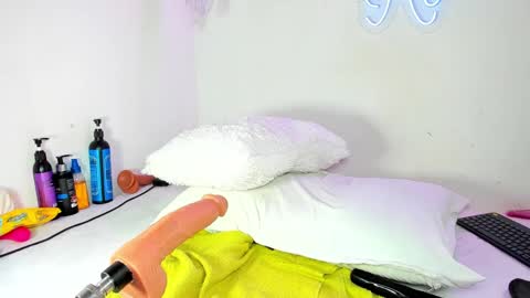 Snapshot of kylie_sttel chatting on December 9, 2:17 pm kylie Sttel online show from December 9, 2:17 pm