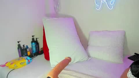 Snapshot of kylie_sttel chatting on December 21, 11:33 am kylie Sttel online show from December 21, 11:33 am