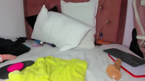 Snapshot of kylie_sttel chatting on January 3, 3:44 pm kylie Sttel online show from January 3, 3:44 pm