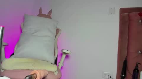 Snapshot of kylie_sttel chatting on February 24, 2:40 am kylie Sttel online show from February 24, 2:40 am