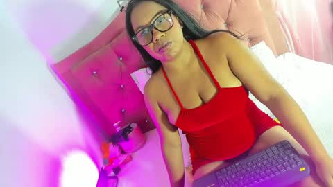 Snapshot of kylie_sttel chatting on May 18, 6:03 pm kylie Sttel online show from May 18, 6:03 pm