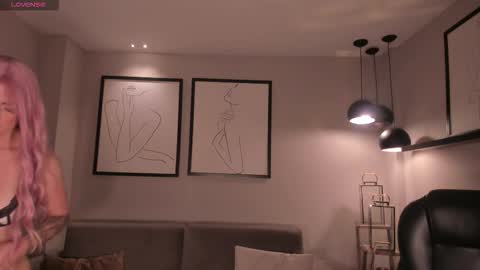 Kylie Jenkins online show from December 22, 11:40 am