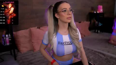 Kylie online show from February 9, 5:22 pm