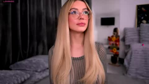 Kylie online show from December 3, 9:57 pm