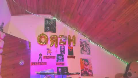   online show from April 22, 9:27 pm