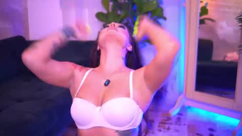 Snapshot of kyliekroft_ chatting on July 20, 8:00 pm Kylie online show from July 20, 8:00 pm