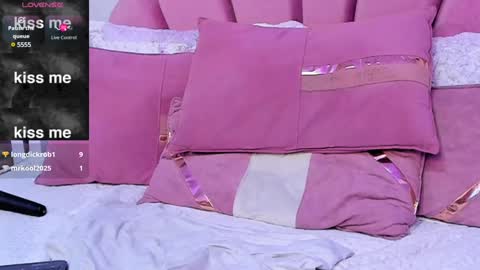 Snapshot of kyliemonnet chatting on December 20, 7:12 am Kylie jl online show from December 20, 7:12 am