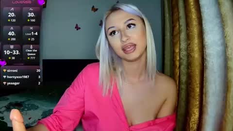 Snapshot of kylieoneadams chatting on October 31, 12:44 am kylie online show from October 31, 12:44 am