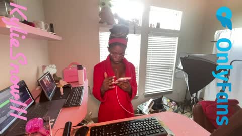 Kylie Snow online show from April 29, 5:30 pm