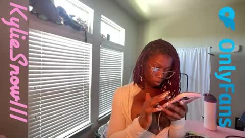Kylie Snow online show from May 7, 4:01 pm