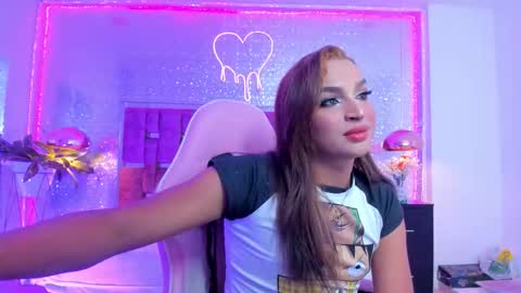 Snapshot of kylievictoria_ chatting on October 16, 4:57 am Kylie online show from October 16, 4:57 am