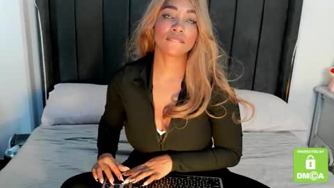 kylie white boobs online show from March 3, 6:58 pm