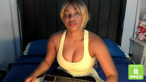 kylie white boobs online show from April 14, 7:09 pm