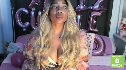 kylie white boobs online show from April 17, 8:01 pm