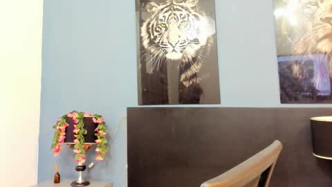 Kylie online show from February 1, 10:25 am