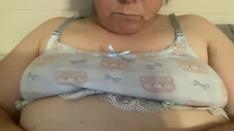 Snapshot of kylorencat chatting on December 22, 1:45 am KYLO online show from December 22, 1:45 am