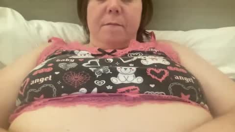 Snapshot of kylorencat chatting on February 16, 1:36 am KYLO online show from February 16, 1:36 am