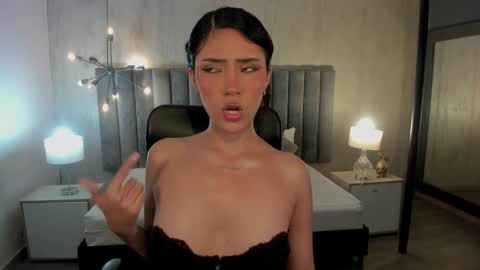 KymRoses online show from October 23, 9:35 pm