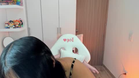 Snapshot of kyy_isa chatting on October 8, 3:31 pm IG online show from October 8, 3:31 pm