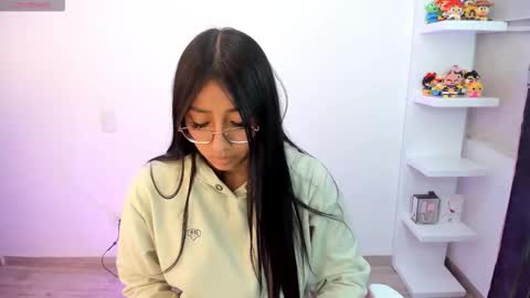 Snapshot of kyy_isa chatting on October 20, 5:52 am IG online show from October 20, 5:52 am