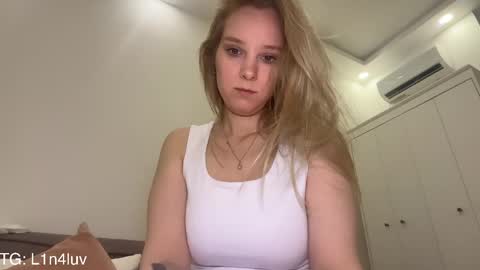 Snapshot of l1n4luv chatting on April 28, 4:34 pm lina online show from April 28, 4:34 pm