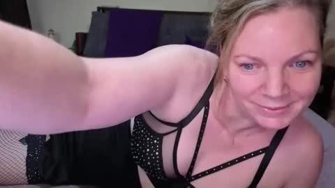 l4dyc4pricorn76 online show from February 12, 11:27 am