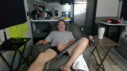 Snapshot of l8tniter chatting on October 14, 3:51 am l8tniter online show from October 14, 3:51 am