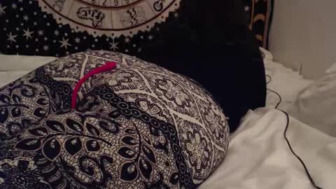 Lacey online show from November 25, 1:27 am