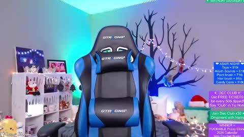 Snapshot of laceybloom chatting on December 5, 1:25 am Lacey Bloom online show from December 5, 1:25 am