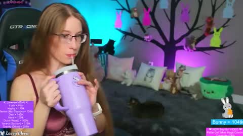 Lacey Bloom online show from April 15, 1:23 am