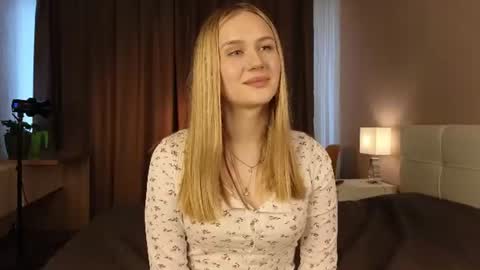 Snapshot of lachelleellwanger chatting on June 27, 12:22 pm Kate online show from June 27, 12:22 pm