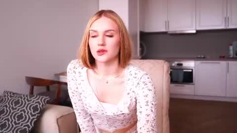 Snapshot of lachelleellwanger chatting on July 7, 6:27 am Kate online show from July 7, 6:27 am