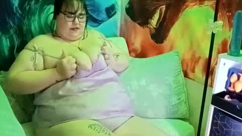 Snapshot of lacy_deville chatting on April 26, 6:05 pm lacy_deville online show from April 26, 6:05 pm