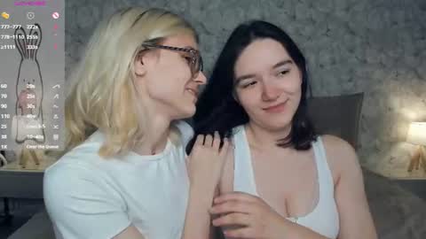 Violet and Isabel online show from July 27, 7:21 pm