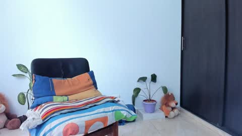 Snapshot of ladenandjuan chatting on February 5, 7:10 pm Laden And Juan online show from February 5, 7:10 pm