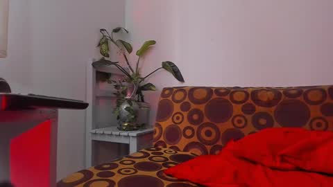 Snapshot of ladenandjuan chatting on March 5, 9:26 pm Laden And Juan online show from March 5, 9:26 pm