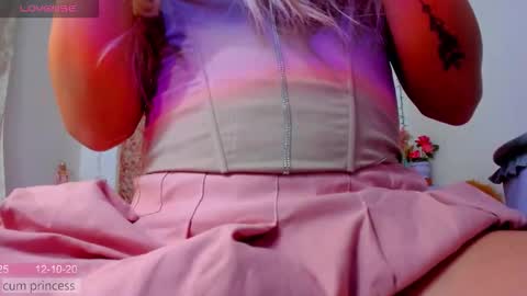 Snapshot of ladenandjuan chatting on October 12, 3:33 pm Laden And Juan online show from October 12, 3:33 pm