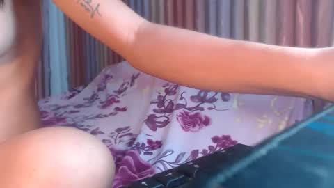 Snapshot of ladiekissesex chatting on February 12, 11:51 am ladiekissesex online show from February 12, 11:51 am