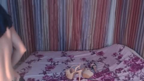 Snapshot of ladiekissesex chatting on February 20, 2:35 pm ladiekissesex online show from February 20, 2:35 pm