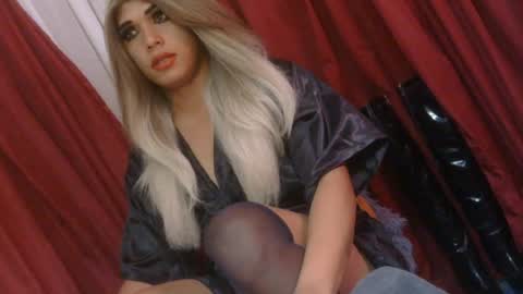 Snapshot of lady_athenax chatting on July 12, 3:30 am Athena online show from July 12, 3:30 am