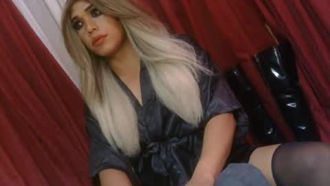 Snapshot of lady_athenax chatting on July 13, 10:40 am Athena online show from July 13, 10:40 am