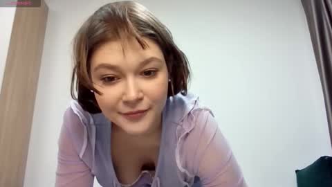 lady_birdd online show from January 17, 3:28 pm