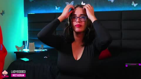 Snapshot of lady_boobs1 chatting on December 28, 2:43 am Kathie Dicky online show from December 28, 2:43 am